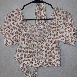 Back tie detail floral crop top